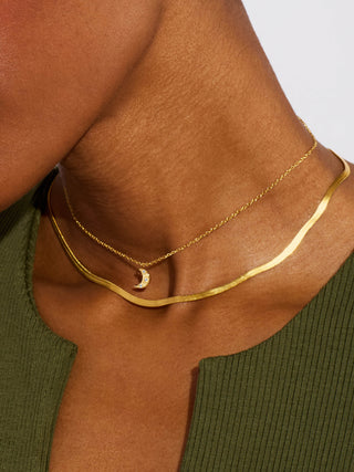 CRESCENT MOON PENDANT NECKLACE
