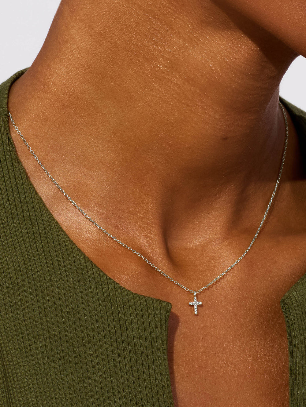 CROSS PENDANT NECKLACE