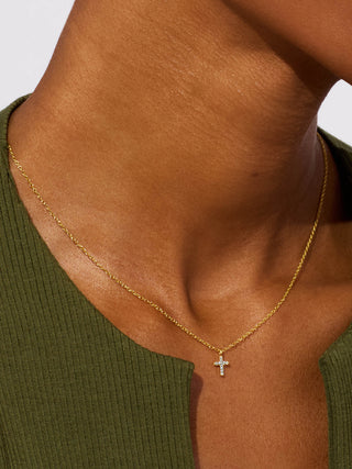CROSS PENDANT NECKLACE

