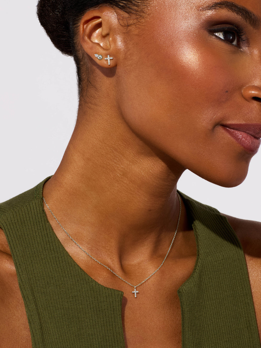CROSS PENDANT NECKLACE