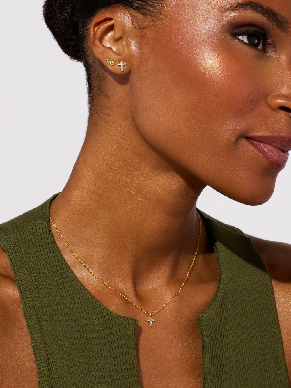 CROSS PENDANT NECKLACE