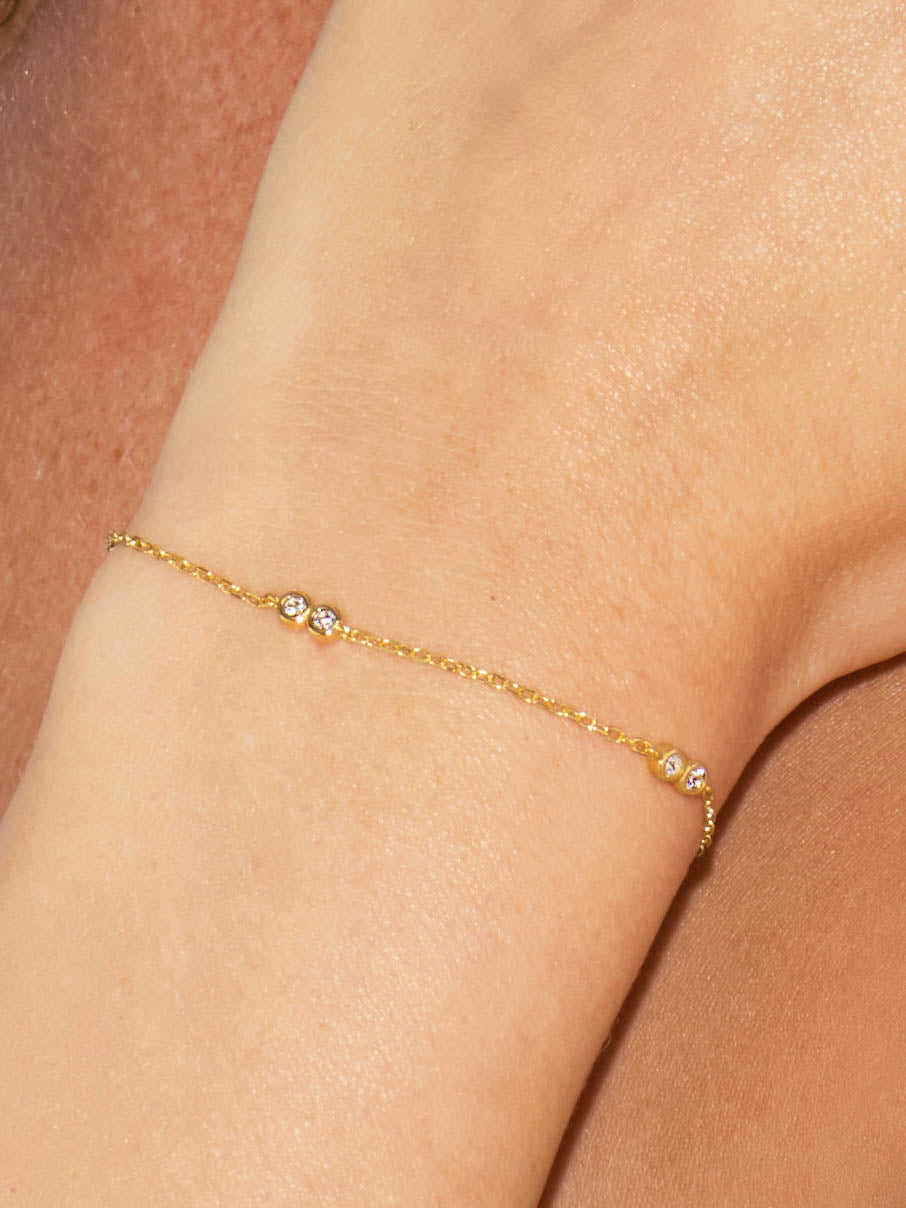 DAINTY BEZELS BRACELET