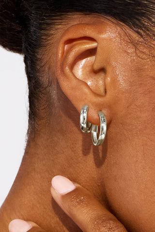 LAILA MEDIUM HOOPS
