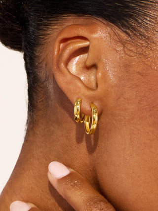 LAILA SMALL HOOPS
