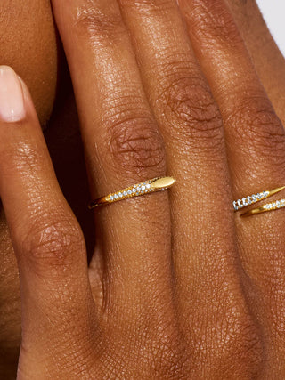 PAVÉ SLIM SIGNET RING

