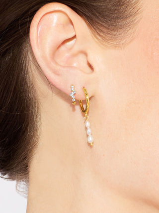 PEARL BAR DANGLE HOOPS
