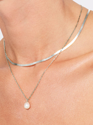PEARL PENDANT NECKLACE
