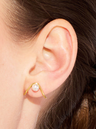 PEARL WAVE STUDS
