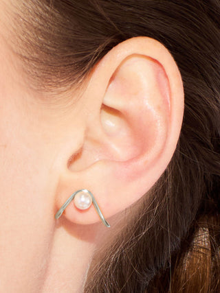 PEARL WAVE STUDS
