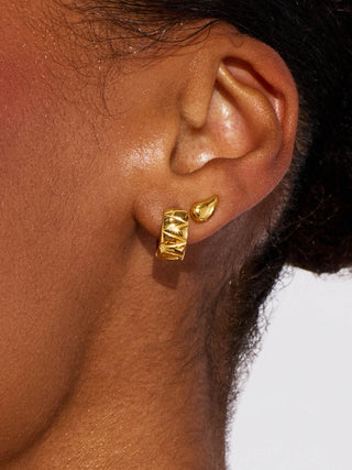 TEARDROP SMALL STUDS
