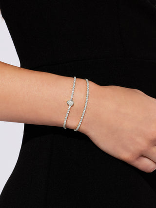 TENNIS BRACELET WITH TEARDROP CENTER
