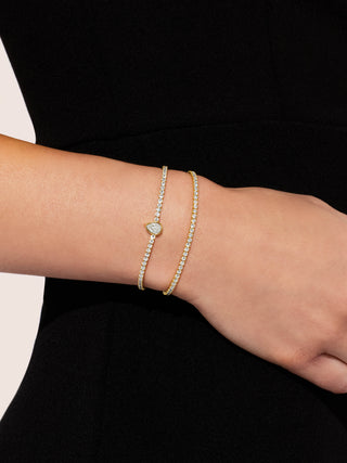 TENNIS BRACELET WITH TEARDROP CENTER
